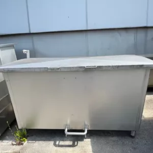 Bac de trempage pour le lavage de différents matériels.