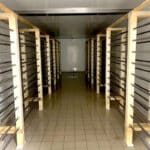Cave d'affinage mixte épicéa-inox AEF Jacquier. Alliance de la tradition et de la modernité pour un affinage professionnel optimal