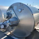 Cuve tout inox Marque GOAVEC Capacité : 6000L Cuve isolée et agitée