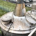 Cuve de stockage tout inox Marque GOAVEC Capacité : 6000L Cuve isolée et agitée Diamètre : 2m Hauteur : 4.50m