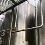 Cuve de stockage tout inox Marque GOAVEC Capacité : 6000L Cuve isolée et agitée Diamètre : 2m Hauteur : 4.50m