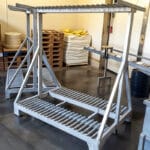 Construction: inox ou acier galvanisé à chaud Nombre de planches à définir à la commande Possibilité de mettre des roulettes