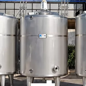 1 évent inox environ 1.000Hl/H 1 calorifugeage fond+virole en polyéthylène adhésif ép. 50mm 1 revêtement en inox AISI 304 entièrement soudé 1 raccord SMS 51 mâle sur le fond 2 anneaux de soulèvement 1 support accroche échelle 6 pieds réglables 1 agitateur vertical