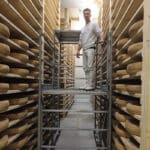 Fabrication de table de mise à niveau pour la mise en rayon des fromages, pour les soins des fromages etc... Possibilité de les fabriquer sur-mesure suivant plans ou modèles. Possibilité de les fabriquer en inox 304L, 316L, en acier galvanisé à chaud..