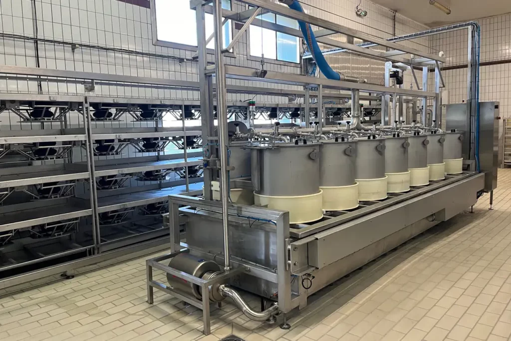 Modernisation-Atelier-Moulage–Fromagerie-Artisanale-Auvergne-Aef