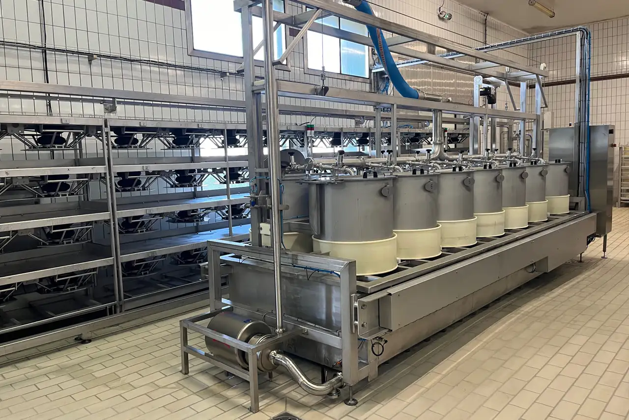 Modernisation-Atelier-Moulage–Fromagerie-Artisanale-Auvergne-Aef