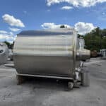 Tank inox Goavec 15 000 litres d’occasion sur trois pieds
